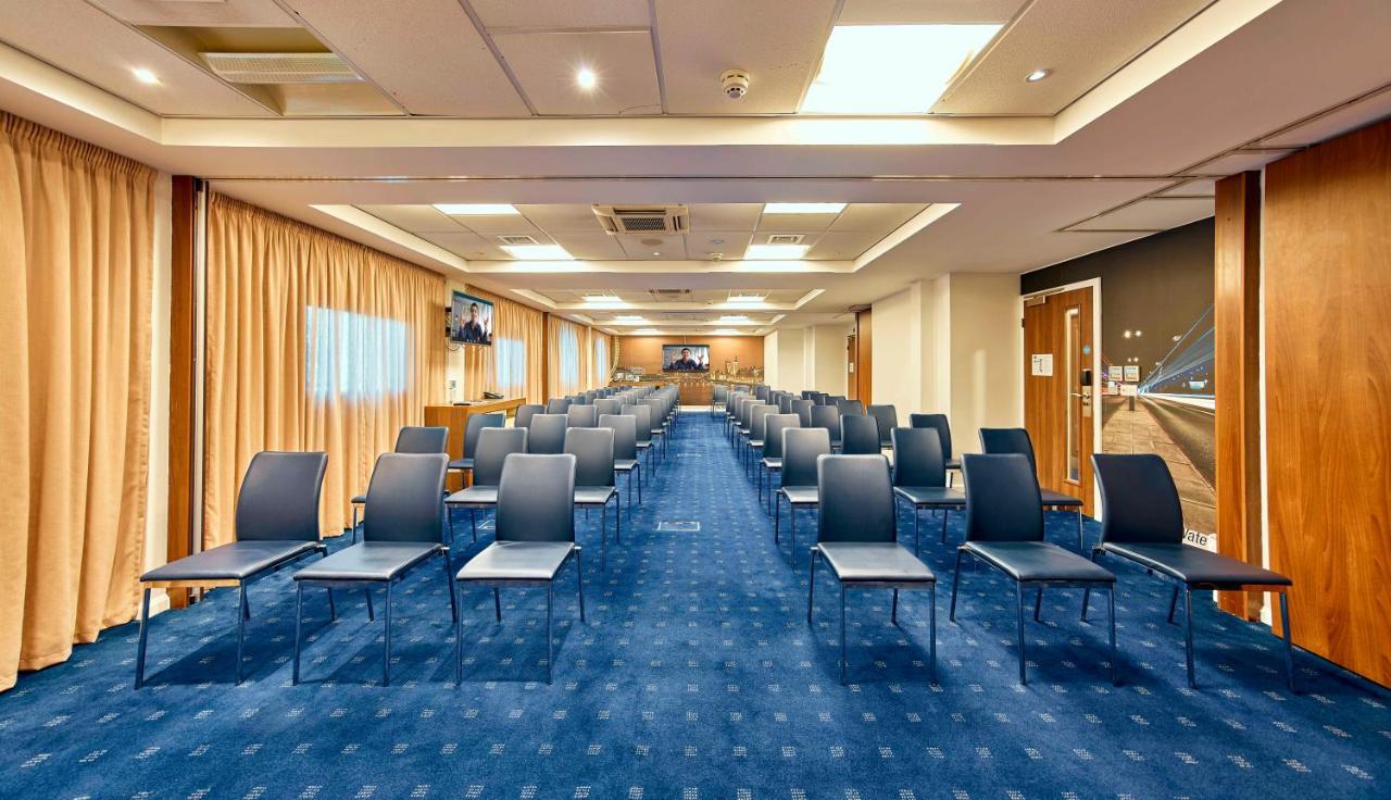 Express Stratford By Ihg Hotel