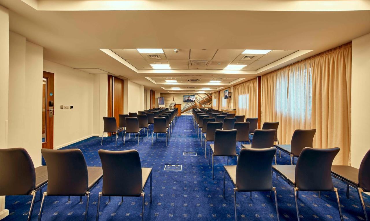 Express Stratford By Ihg Hotel