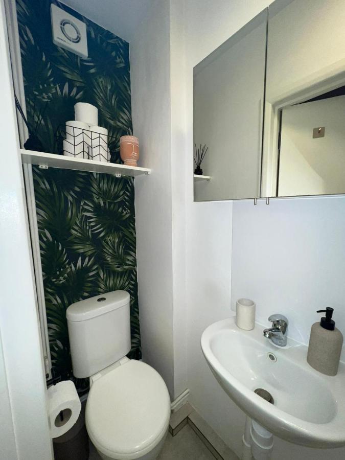 Lively 1 Bed In Buzzing East London! Apartment *