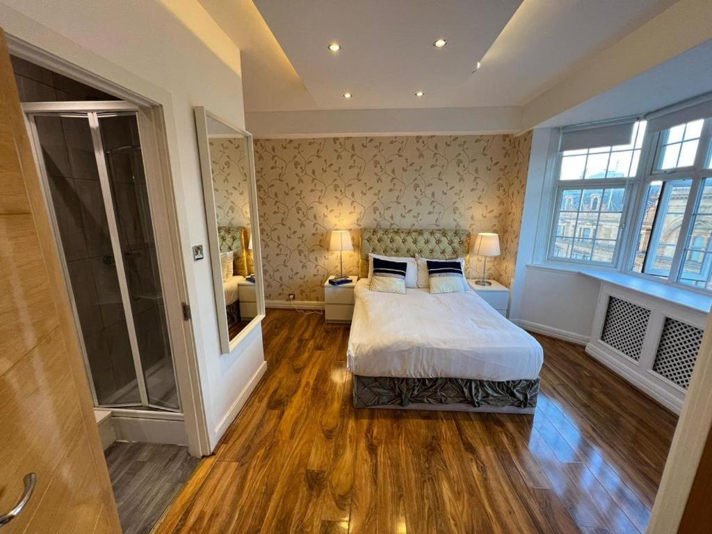 Beauchamp Place Knightsbridge * London