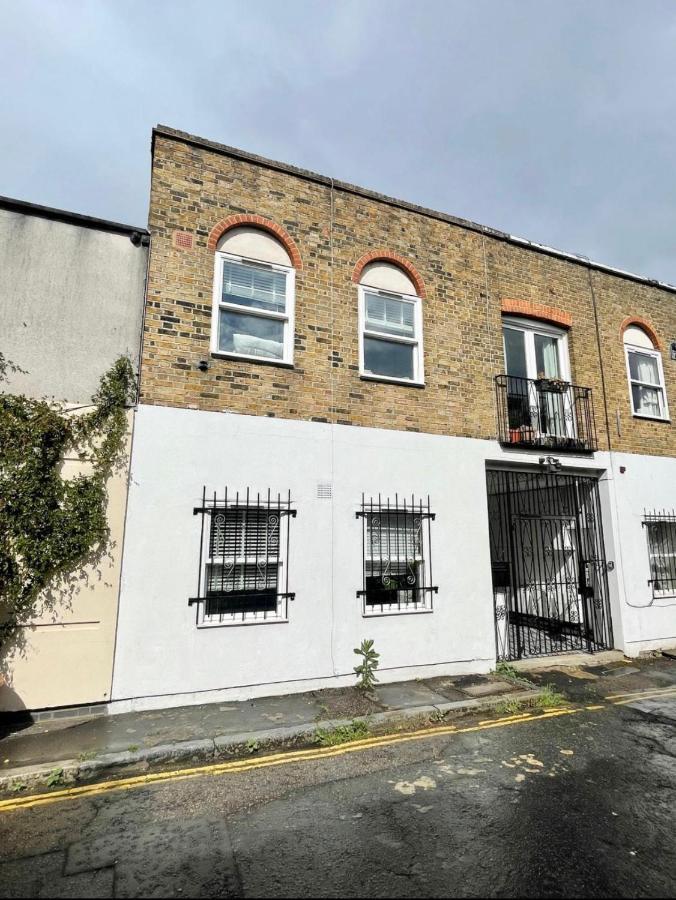 Apartment *new* Beautiful 2 Bedroom House In Location
