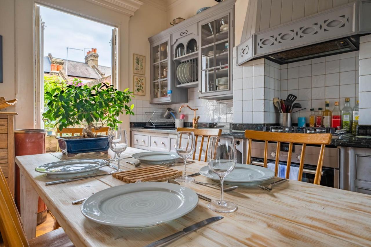 Charming With Roof Terrace In East By Underthedoormat London