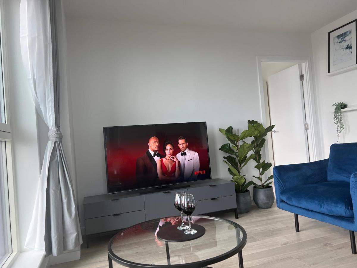 Apartment Ac Luxe Penthouse With Free Parking London