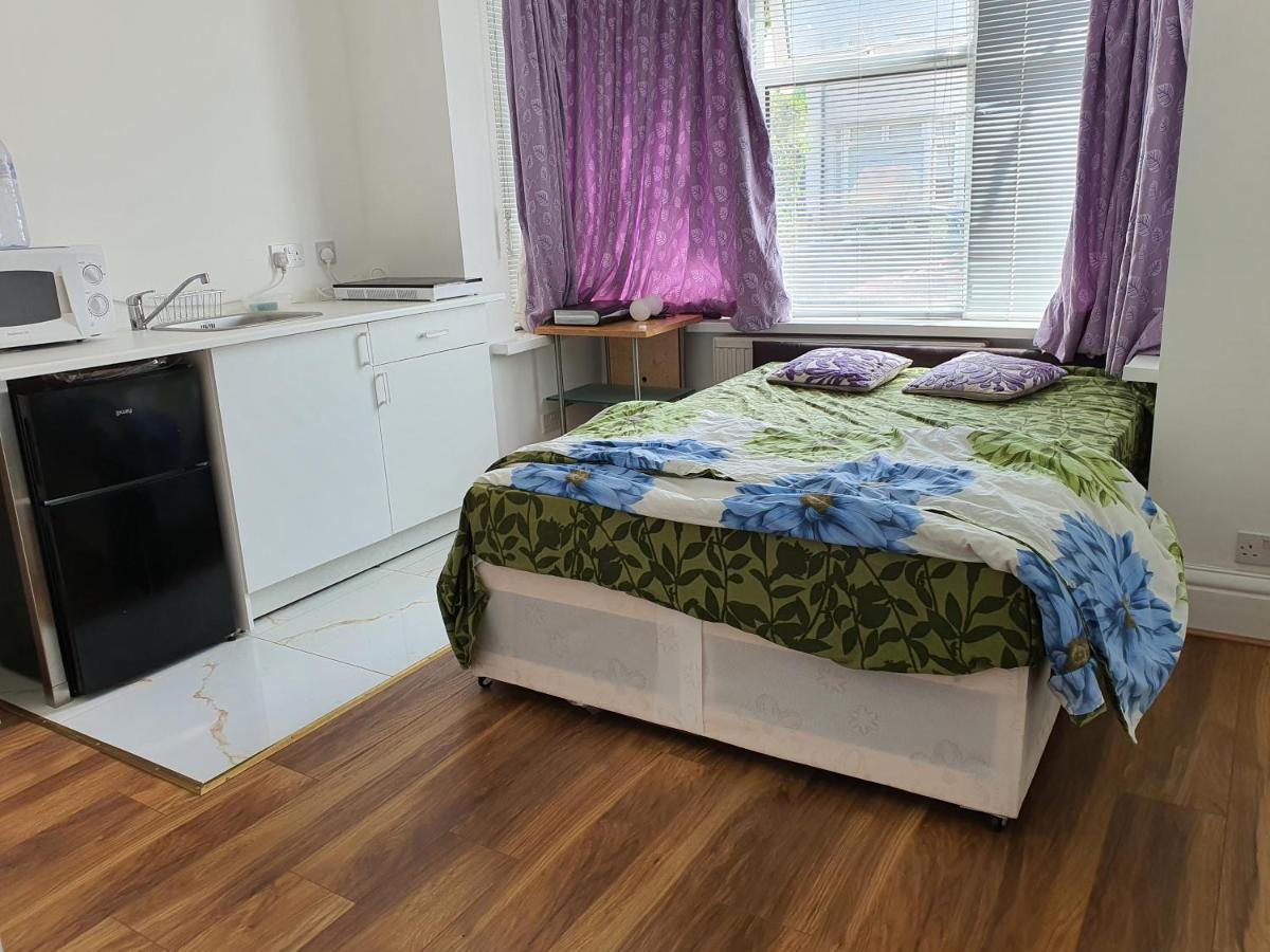 Lovely Studio Flat In *