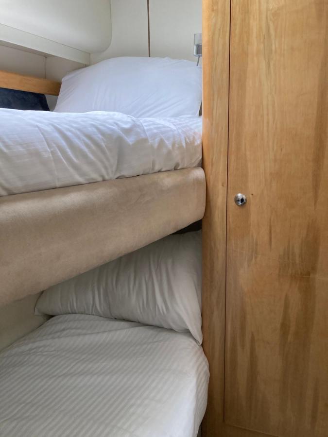 Entire Boat At St Katherine Docks 2 Available Select Using Options * Londres