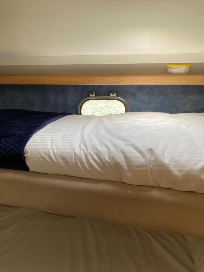 Entire Boat At St Katherine Docks 2 Available Select Using Options * Londres