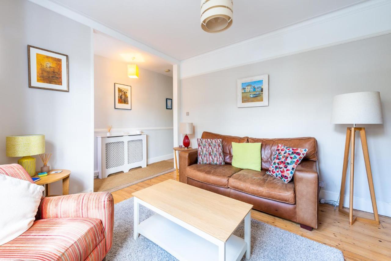 Apartment Pass The Keys West Cheerful Garden London