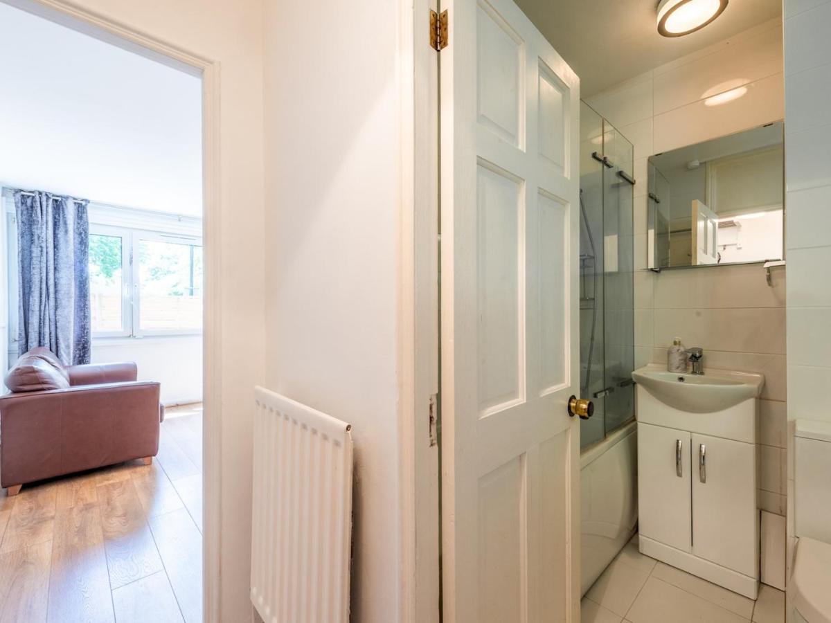 Apartment Sootheus - Cosy Surrey Quays London