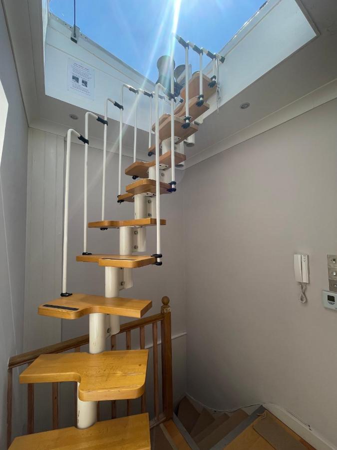 Sunny 2 Bedroom, 2 Bathroom Apartment In Central London * London