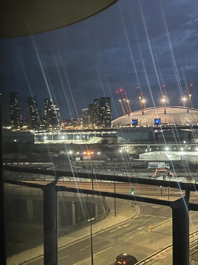 Apartment Riverline Heights Near O2 & Excel Free Parking
