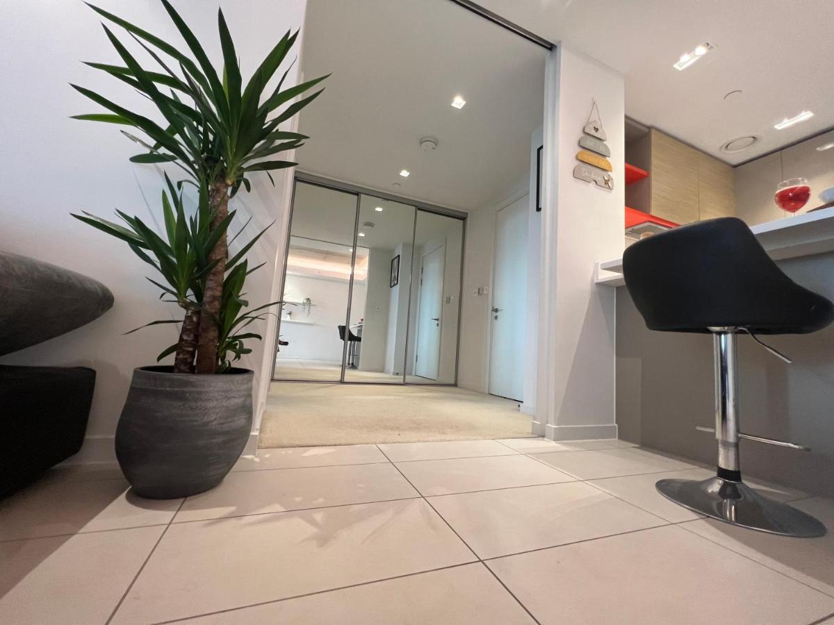 Apartment Riverline Heights Near O2 & Excel Free Parking *
