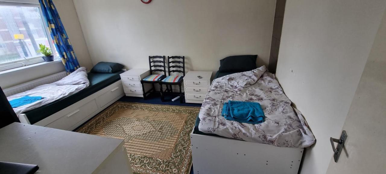 Private In Shares Flat Near Heathrow Airport Apartment *