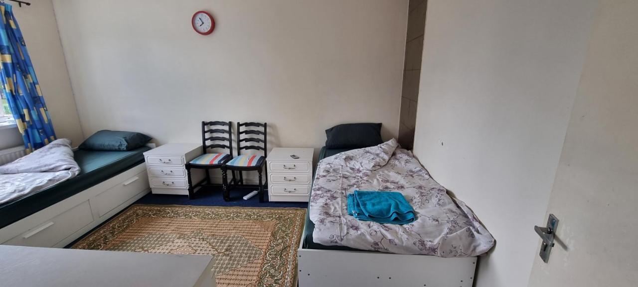 Private In Shares Flat Near Heathrow Airport *