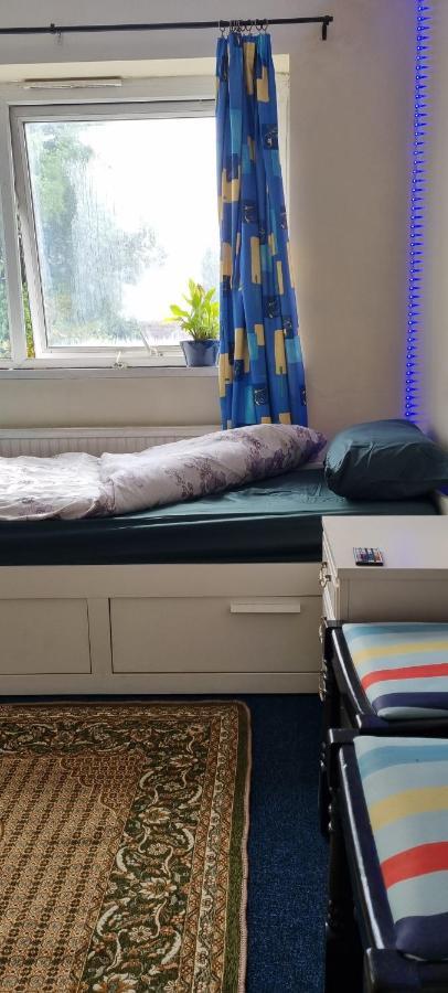 Private In Shares Flat Near Heathrow Airport * London