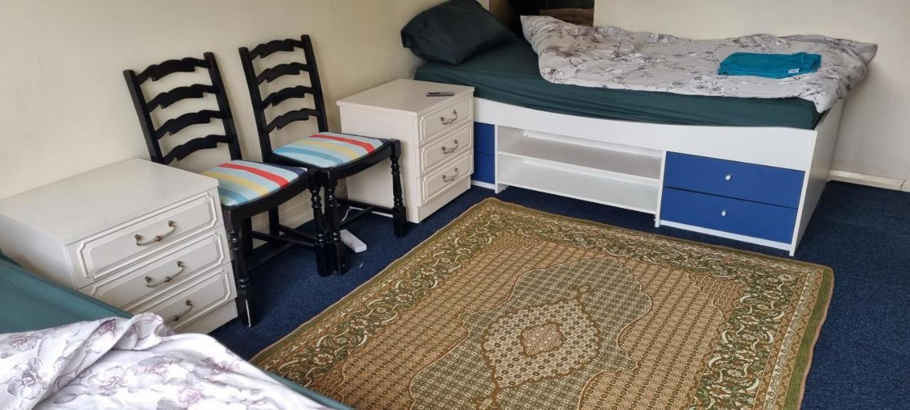 Private In Shares Flat Near Heathrow Airport Apartment London