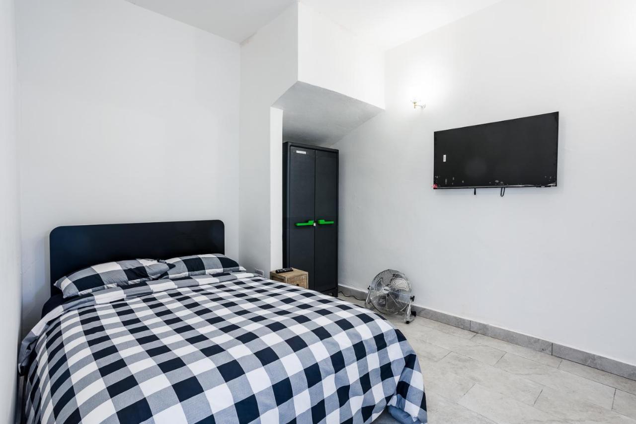 4 Bedroom House With Garden, Parking & 3 Mins Walking Distance From Train Station Casa de férias *