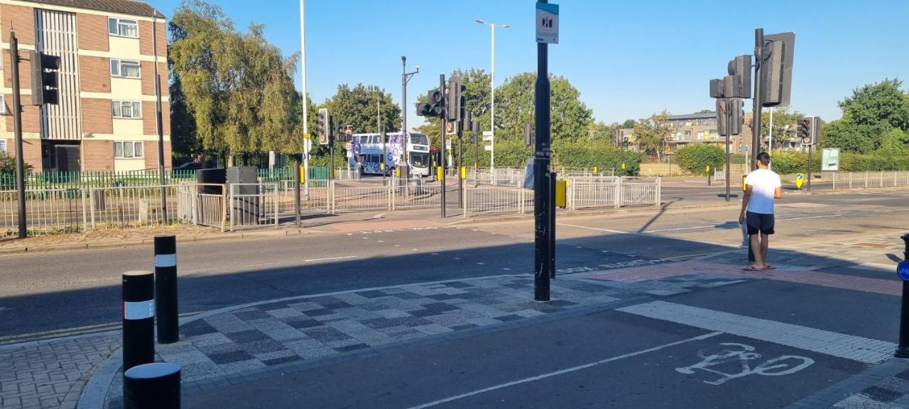 Private In Shares Flat Near Heathrow Airport Apartment