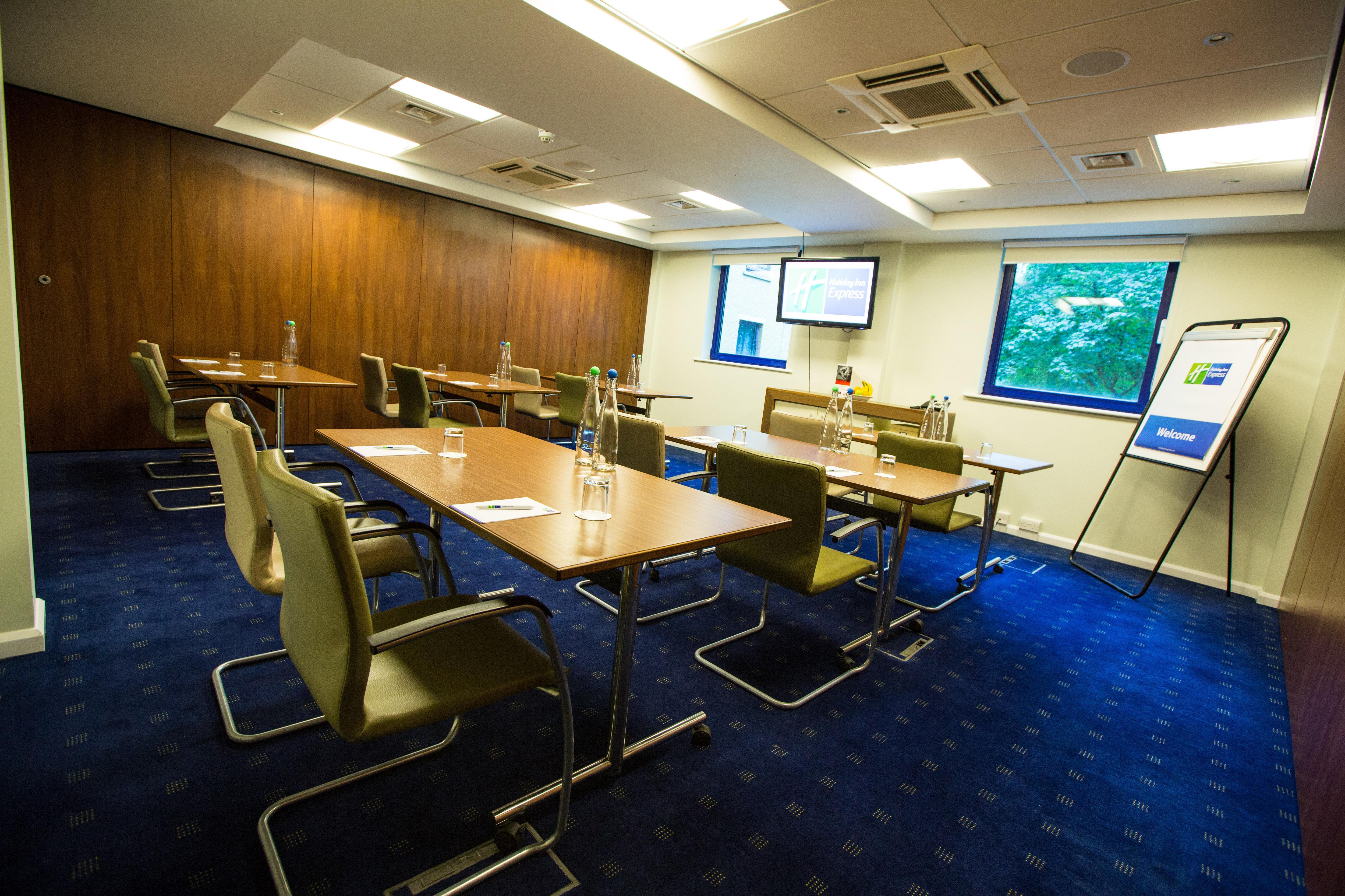 Express Stratford By Ihg Hotel
