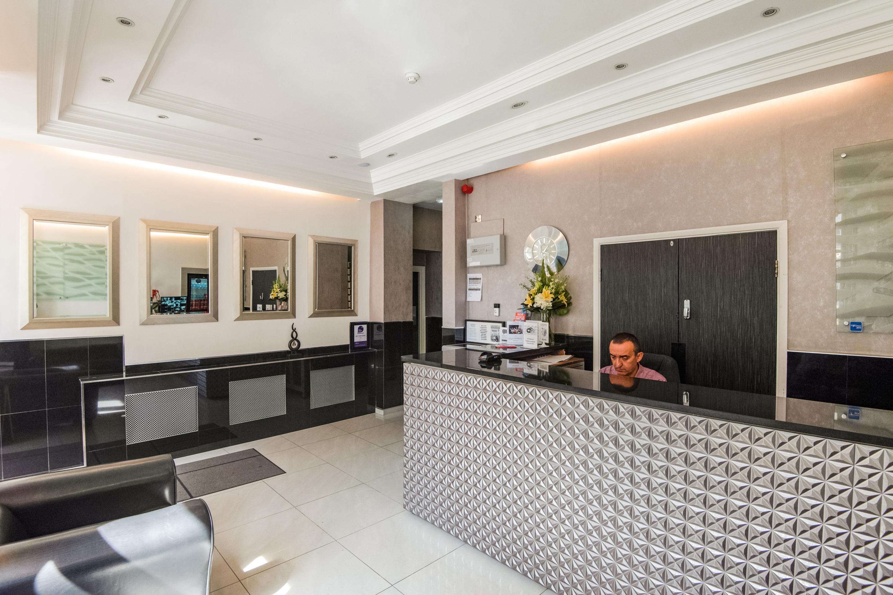 Huttons Hotel, Victoria Hotel London