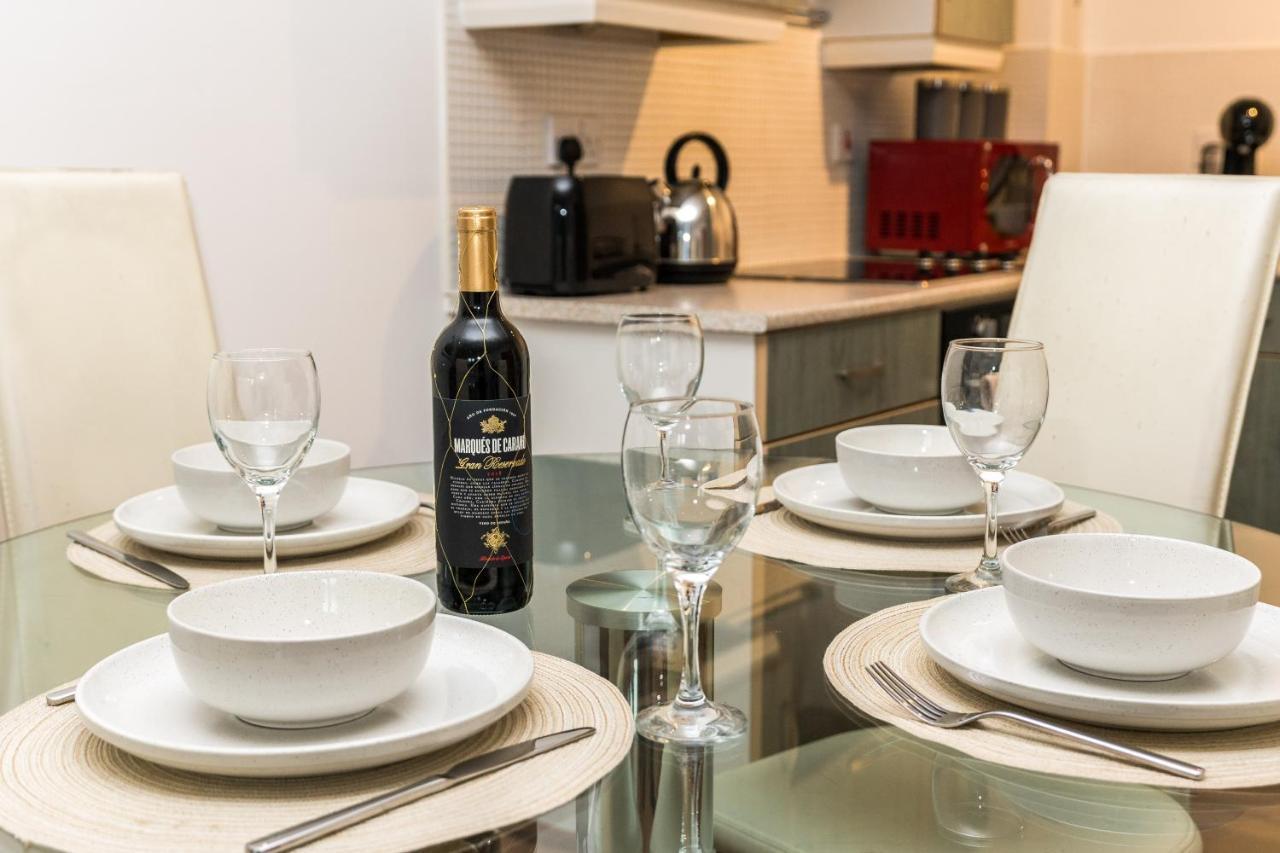 Apartment Fast Internet One Bedroom In Greater London, Id Required *