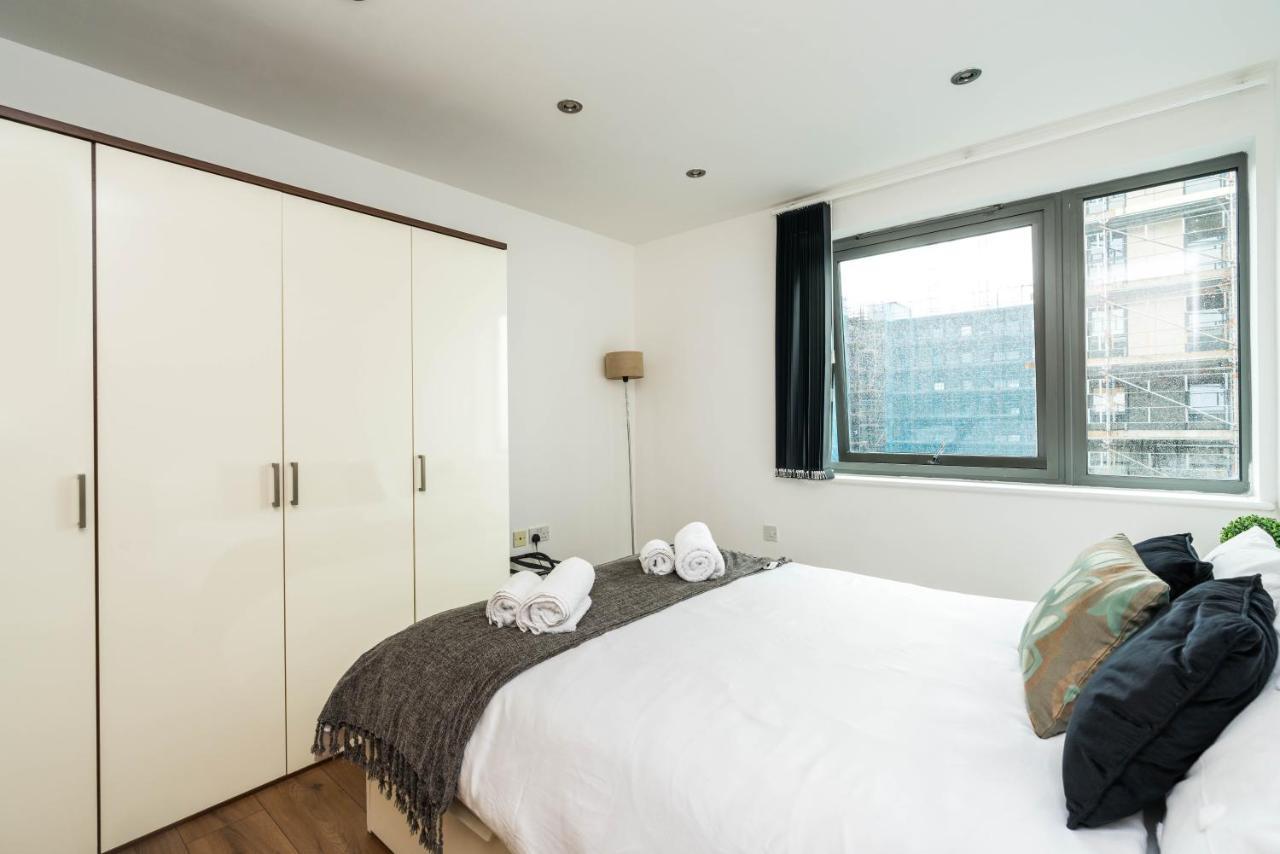 Apartment Fast Internet One Bedroom In Greater London, Id Required