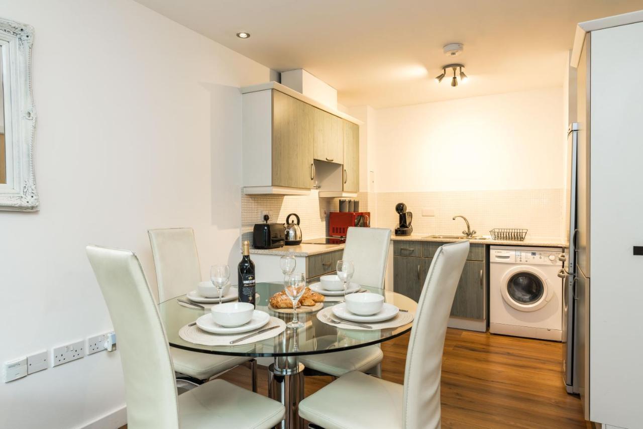 Apartment Fast Internet One Bedroom In Greater London, Id Required