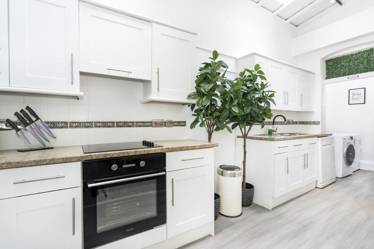 Two Bedroom In Central With Large Terrace * London