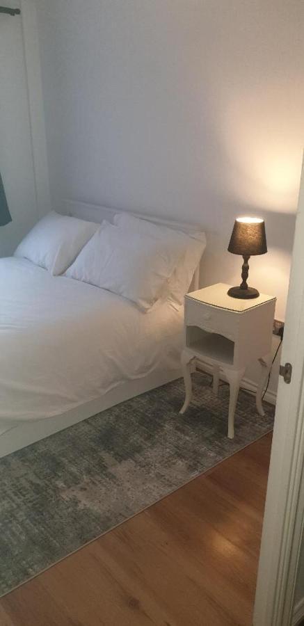 Apartment Lovely 2-bedroom, 1 Bathroom Home, Sleeps 4