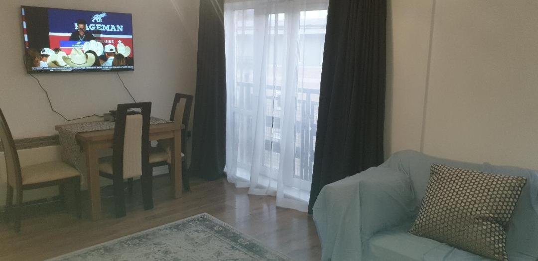 Lovely 2-bedroom, 1 Bathroom Home, Sleeps 4 * London