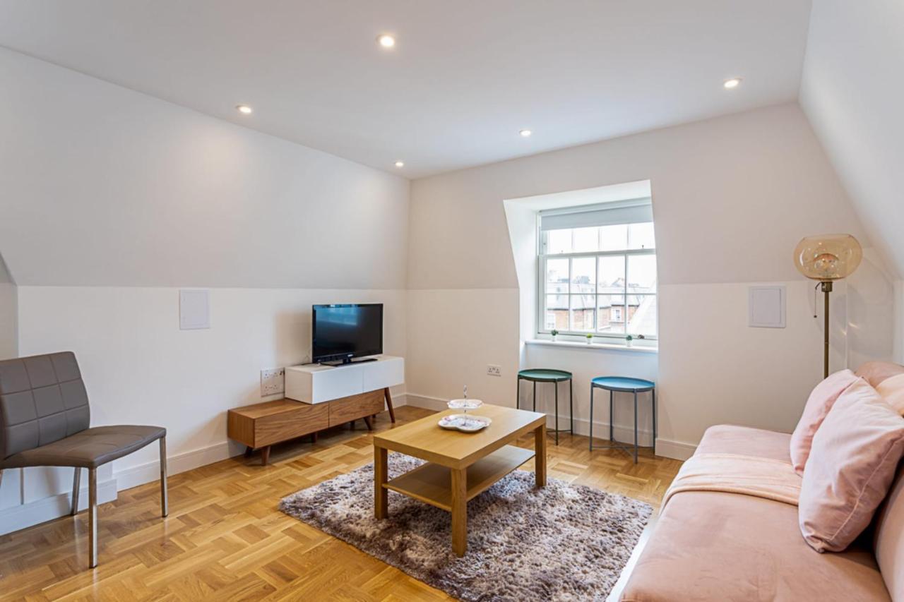 Apartment Modern And Stylish In West Kensington