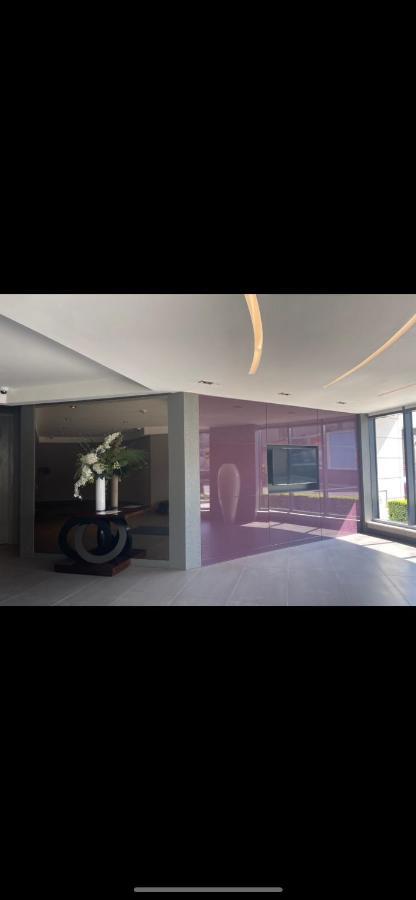 Apartamento Chelsea Riverside Morden, Chic One Bed Londres