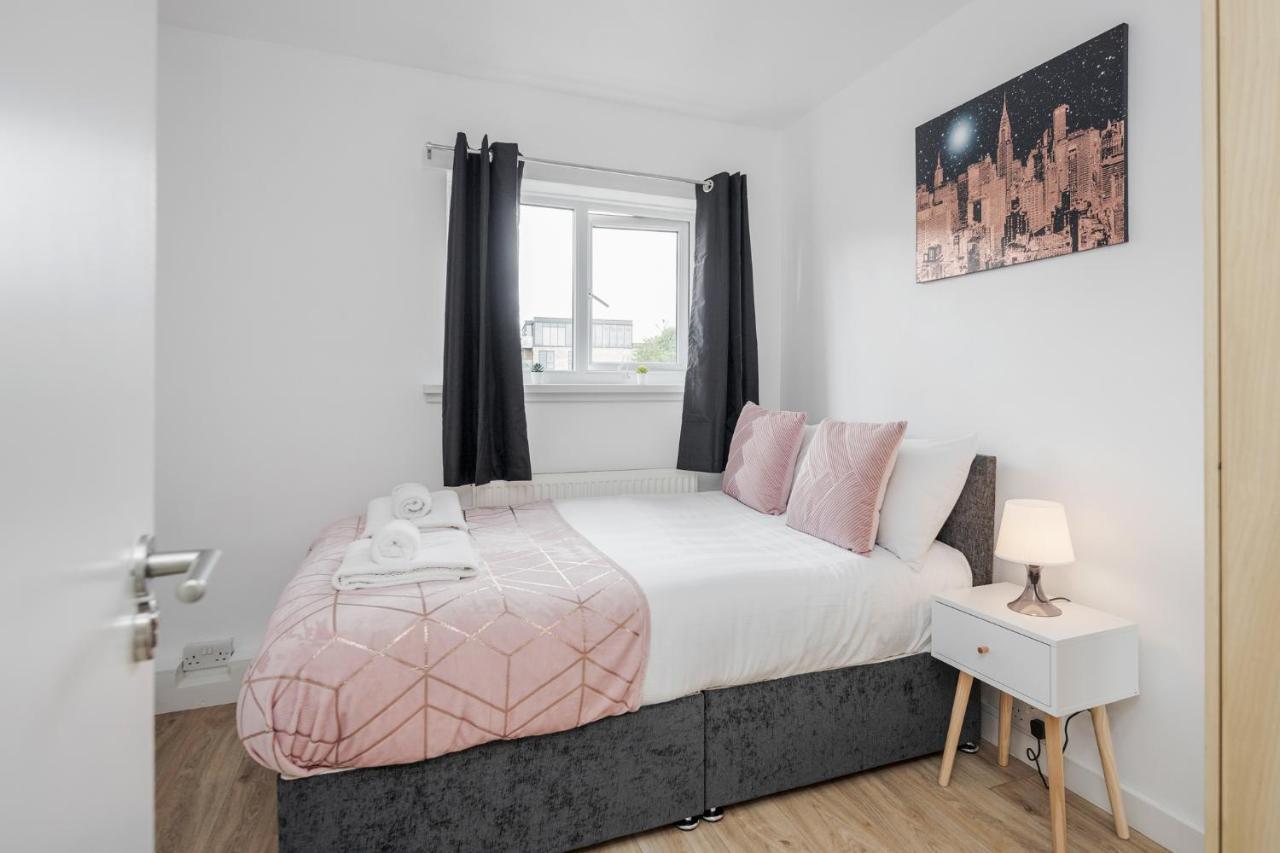 Ferienhaus Carlile House - 5 Bedroom, Sleeps 8, Free Parking, 2 Bathrooms By Damask Homes London