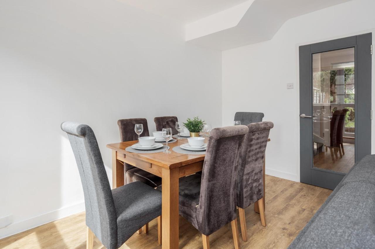 Ferienhaus Carlile House - 5 Bedroom, Sleeps 8, Free Parking, 2 Bathrooms By Damask Homes