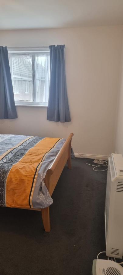 Very Two Bedroom In Apartment *