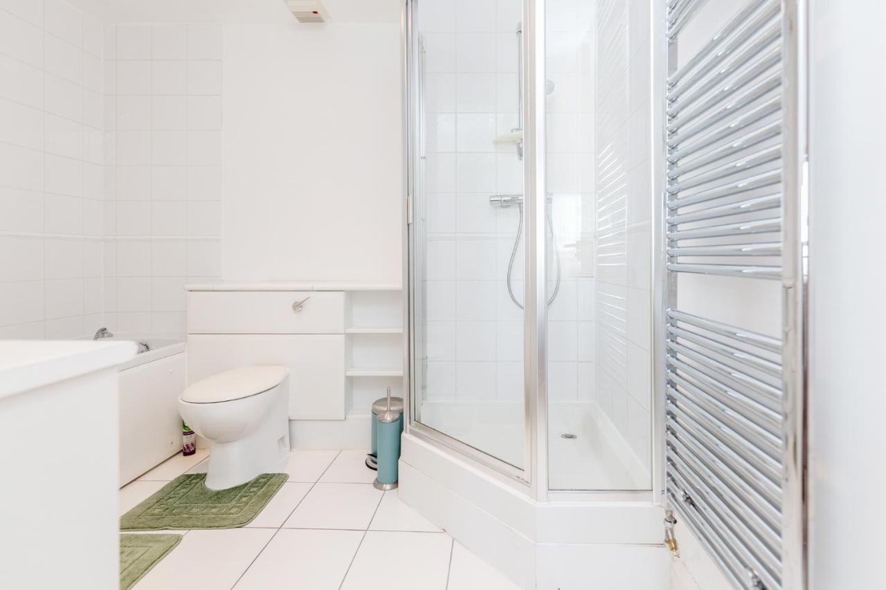 Premium Excel 3 & 2 Bedrooms * London