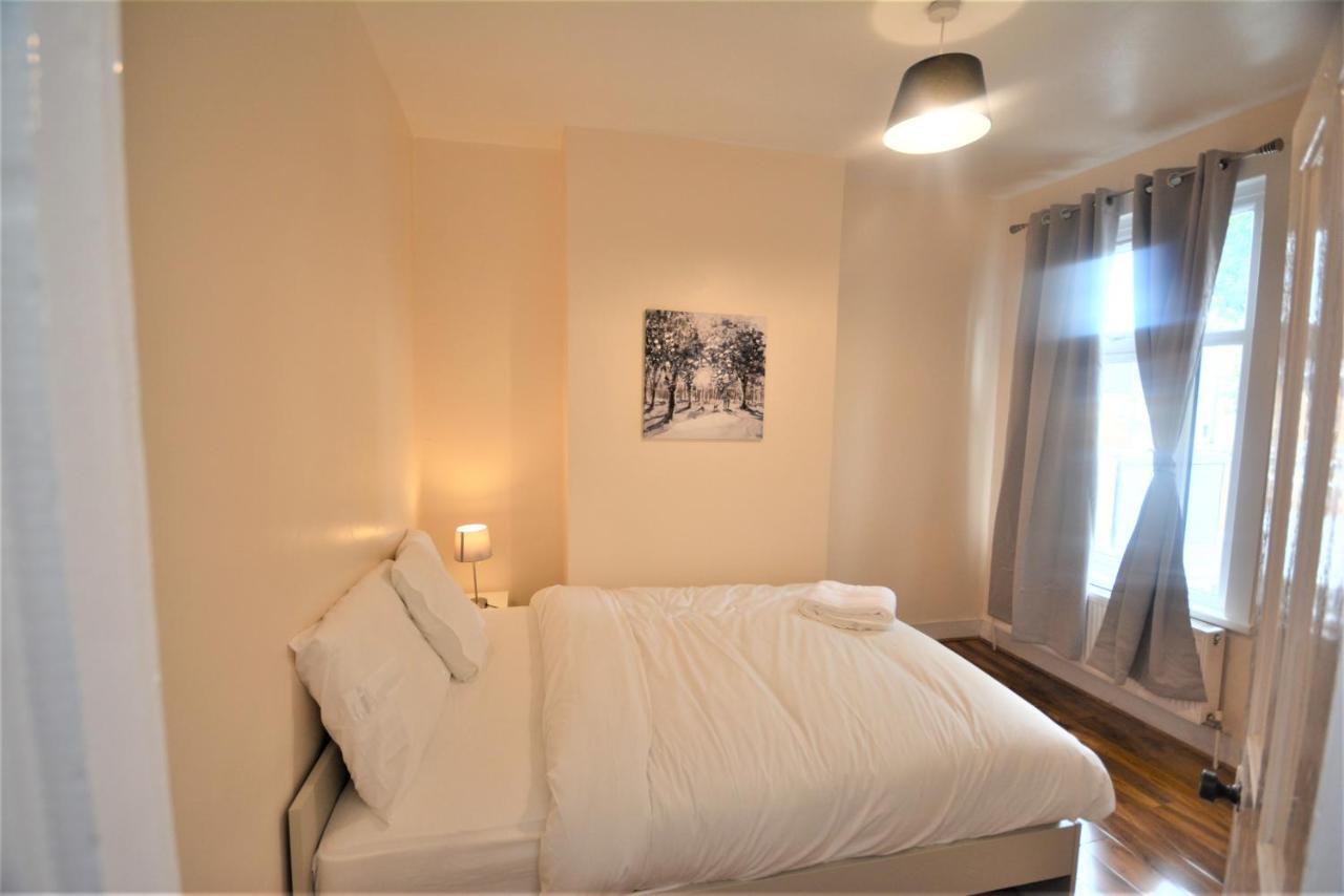 Holiday home Cheerful 3 Bedroom In Greater London