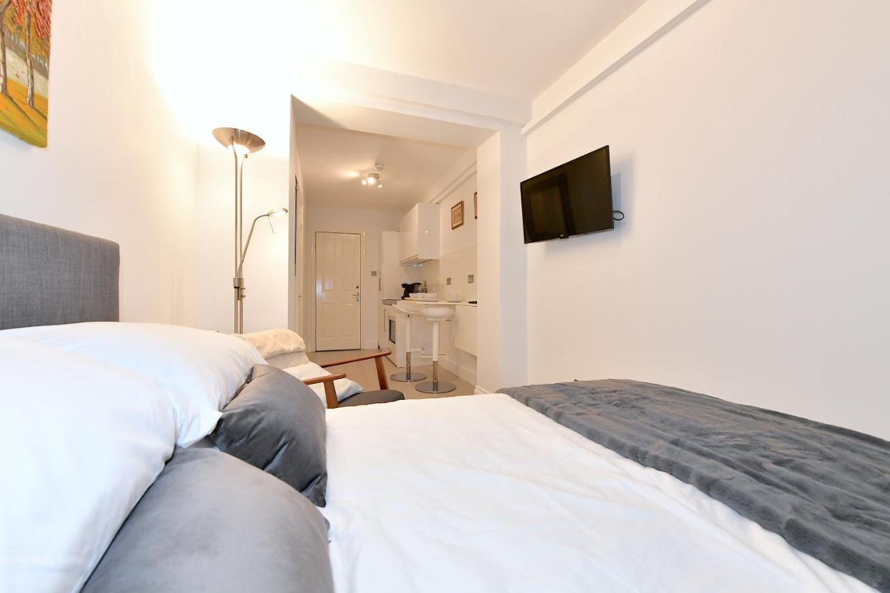 Studios: Line Convenience Near Westfield Apartment *