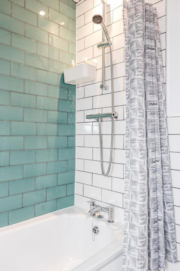 Ferienhaus Carlile House - 5 Bedroom, Sleeps 8, Free Parking, 2 Bathrooms By Damask Homes London