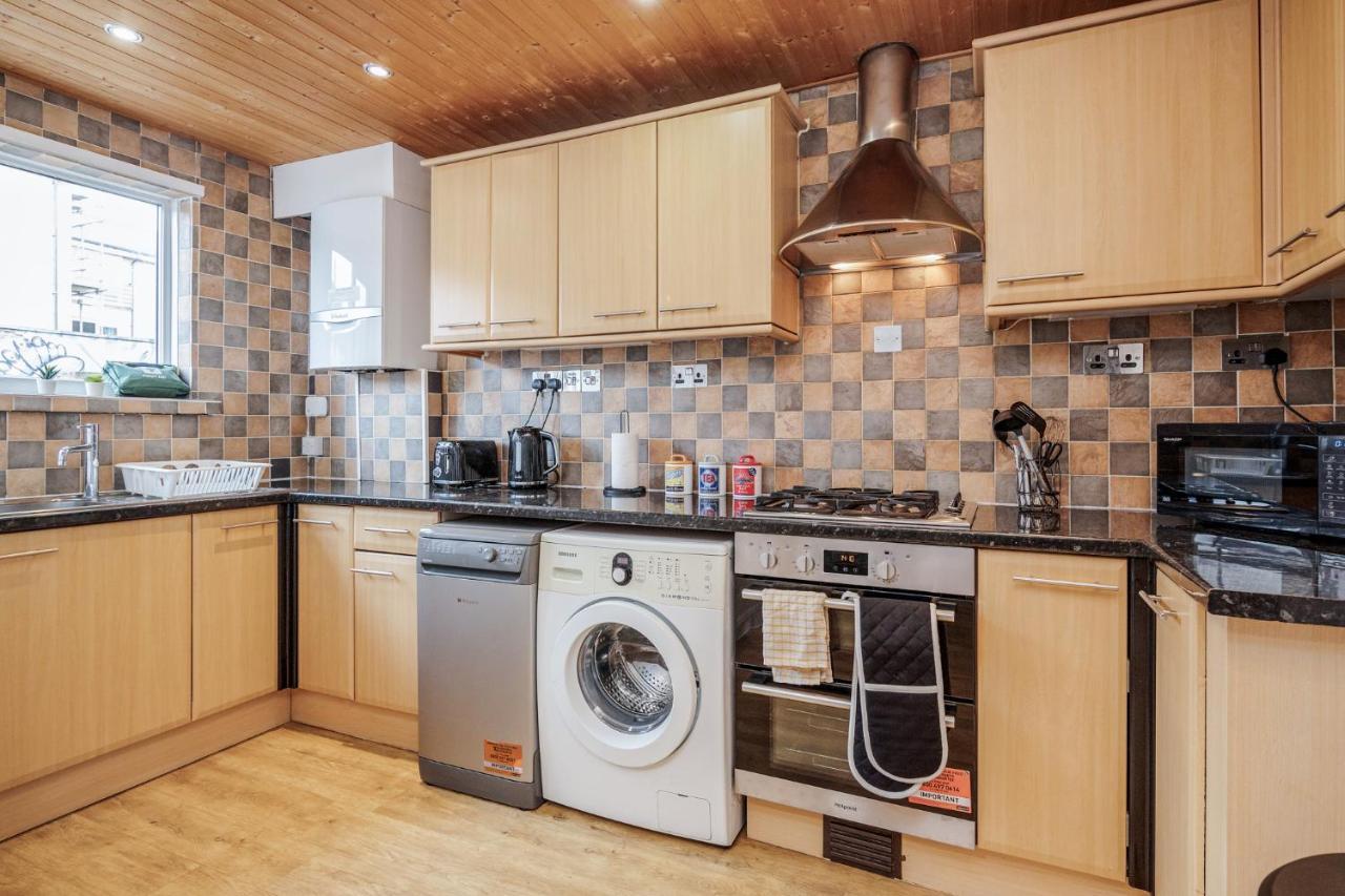 Carlile House - 5 Bedroom, Sleeps 8, Free Parking, 2 Bathrooms By Damask Homes *