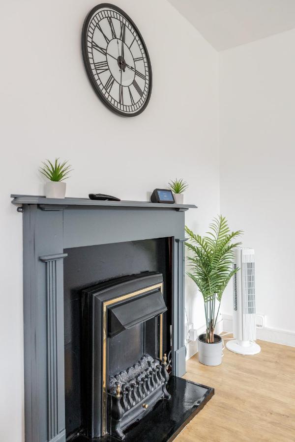 Ferienhaus Carlile House - 5 Bedroom, Sleeps 8, Free Parking, 2 Bathrooms By Damask Homes London