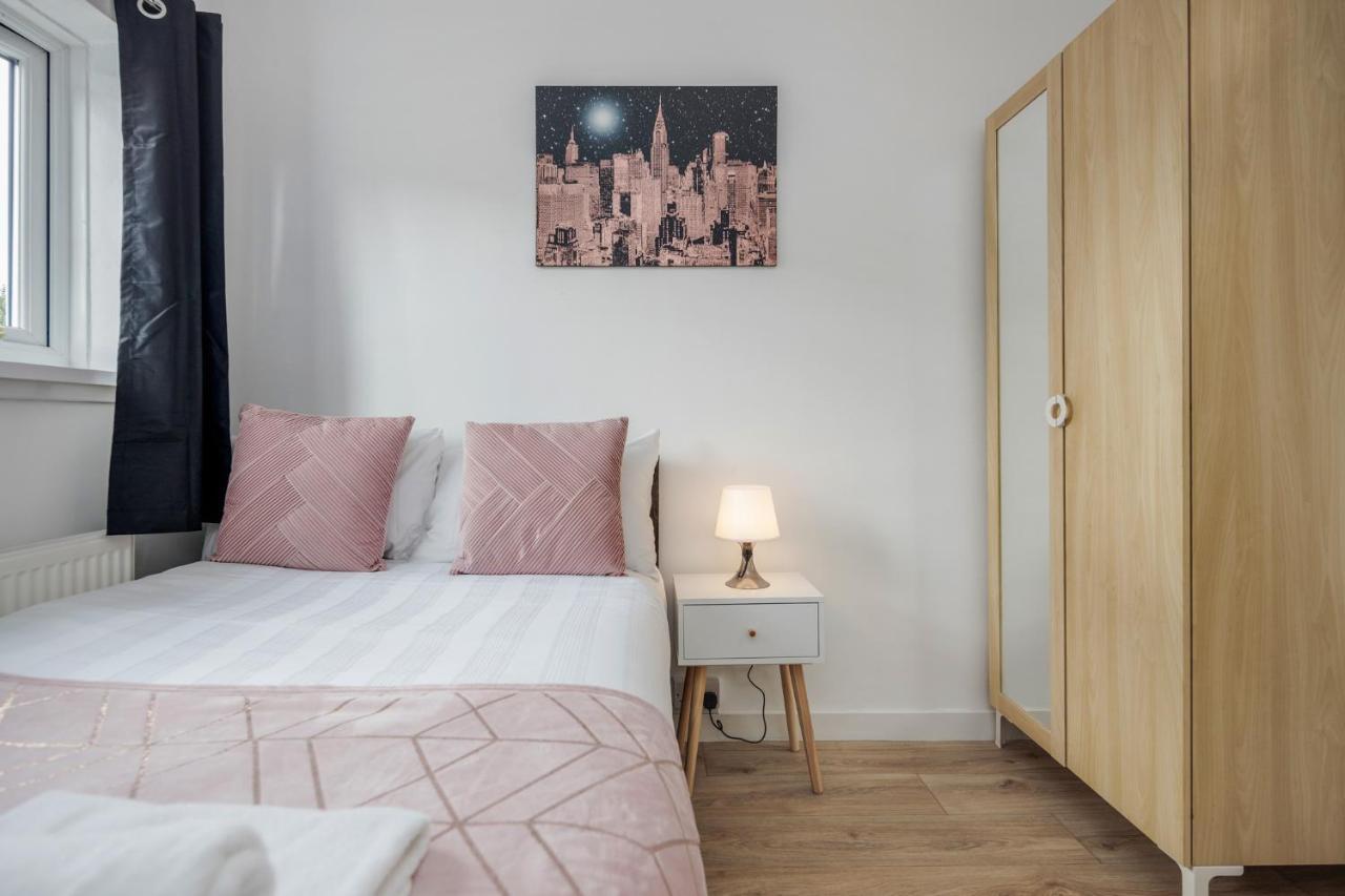 Carlile House - 5 Bedroom, Sleeps 8, Free Parking, 2 Bathrooms By Damask Homes * London