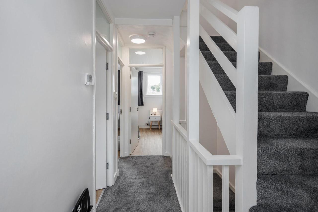 Carlile House - 5 Bedroom, Sleeps 8, Free Parking, 2 Bathrooms By Damask Homes
