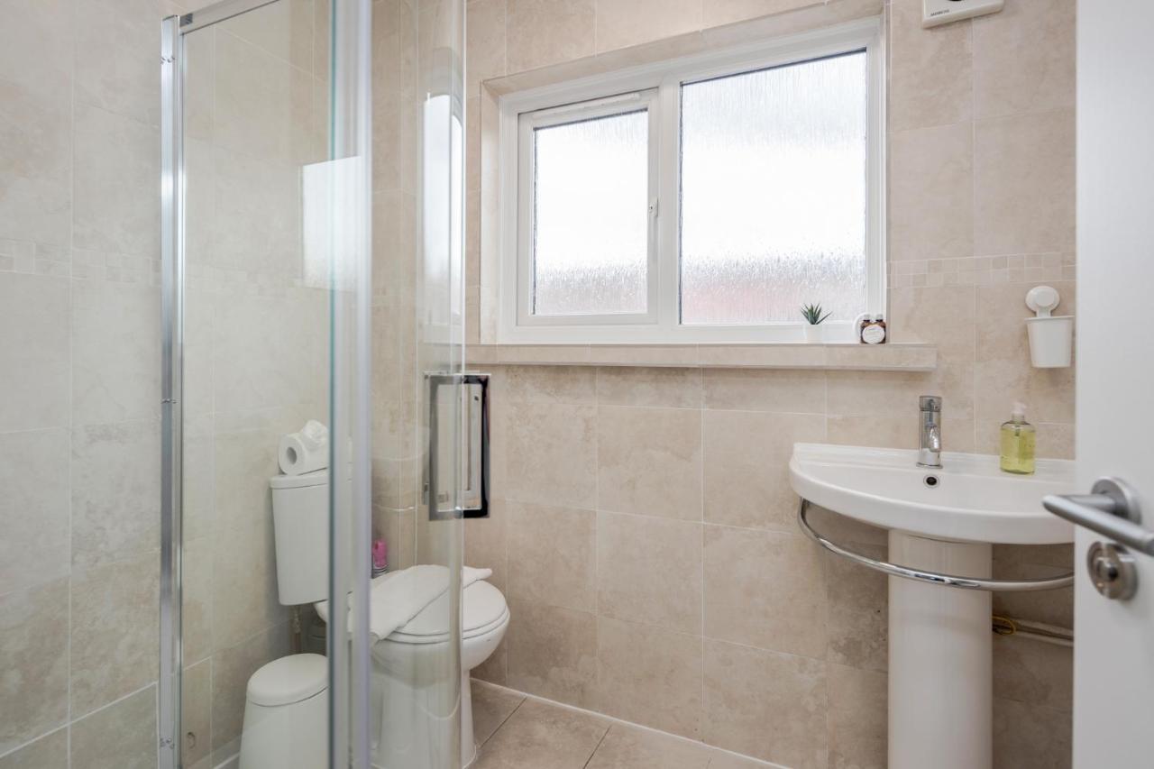 Ferienhaus Carlile House - 5 Bedroom, Sleeps 8, Free Parking, 2 Bathrooms By Damask Homes London