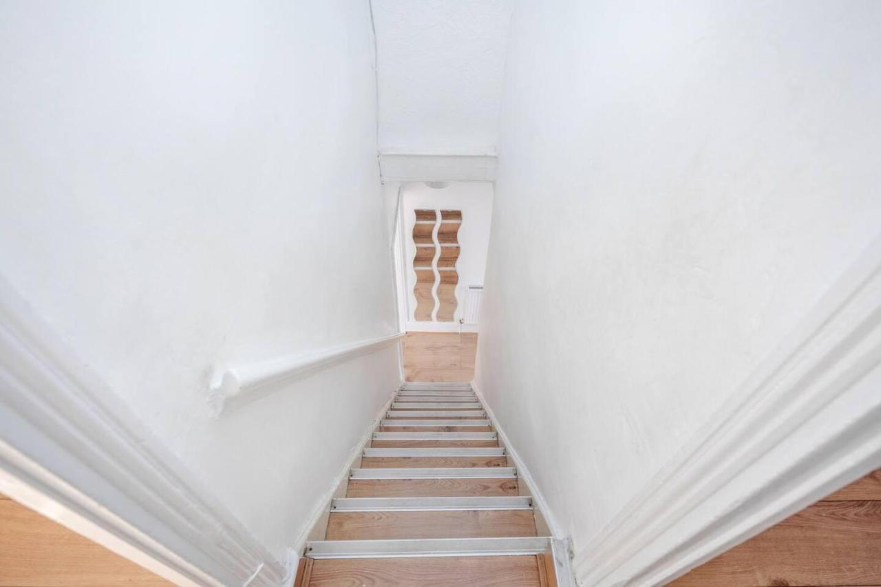 Holiday home Impeccable And Welcoming 3-bed House In London