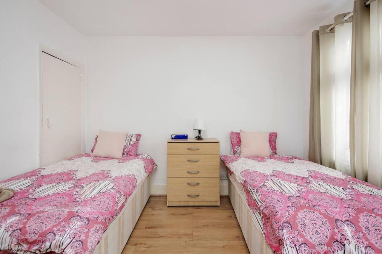 Holiday home Impeccable And Welcoming 3-bed House In London