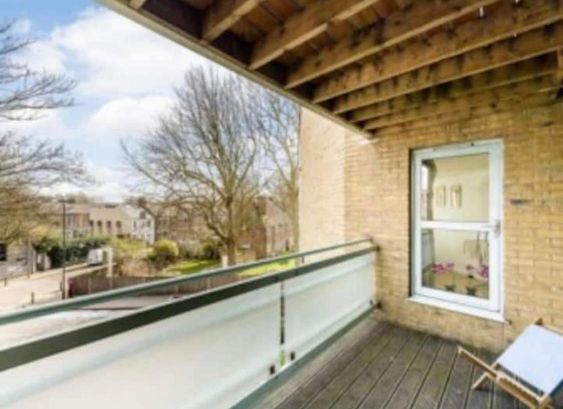 Centrally Located Flat - Battersea Park Road * London
