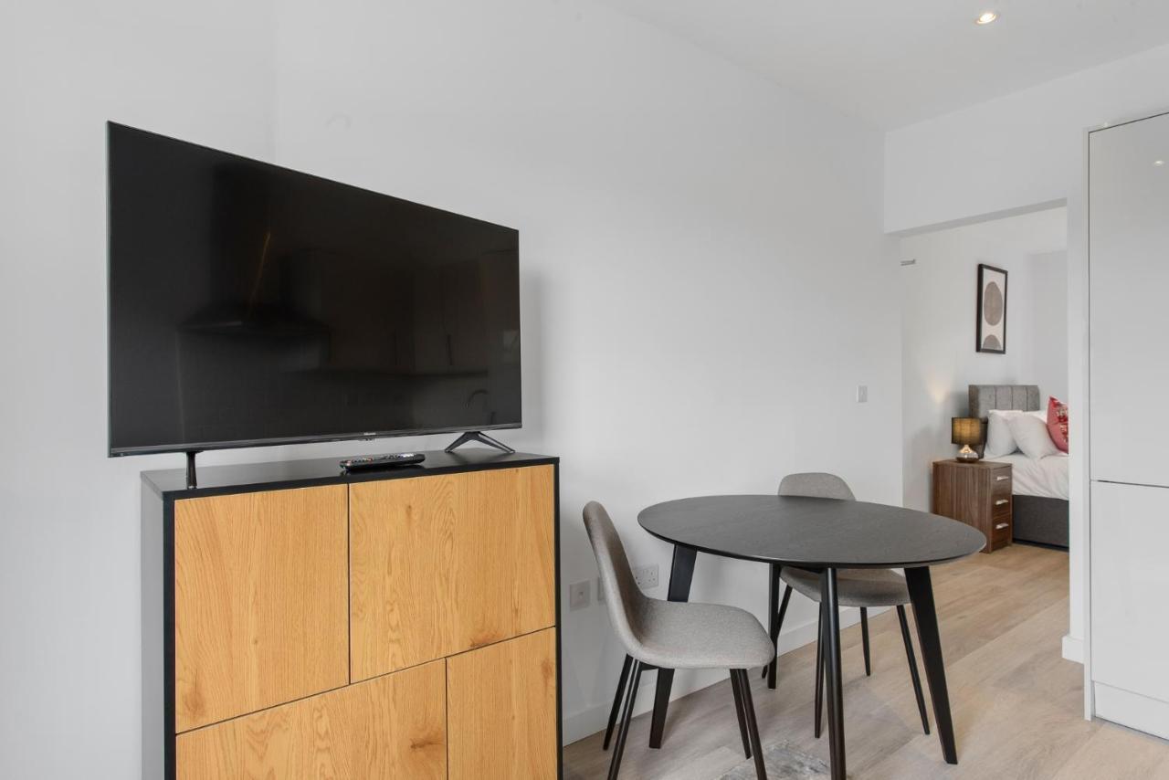 Apartment Lovely 1 Bedroom With Outdoor Space London