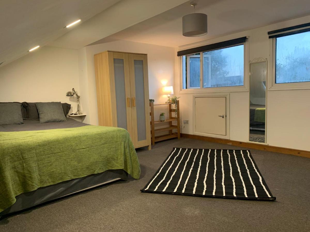 Balham, South Spacious 6, 6 Available Homestay London