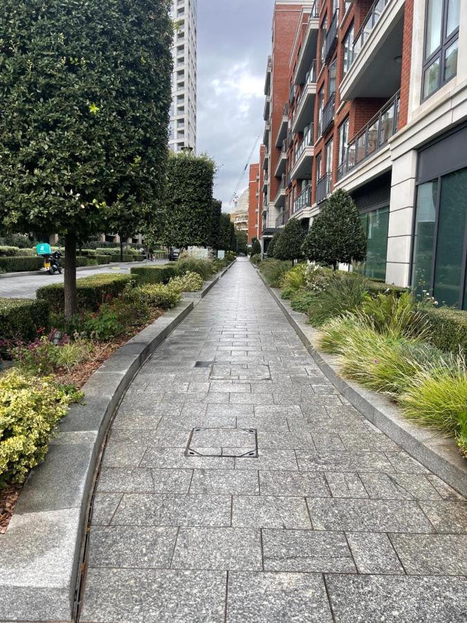 Chelsea Riverside Morden, Chic One Bed Apartamento Londres