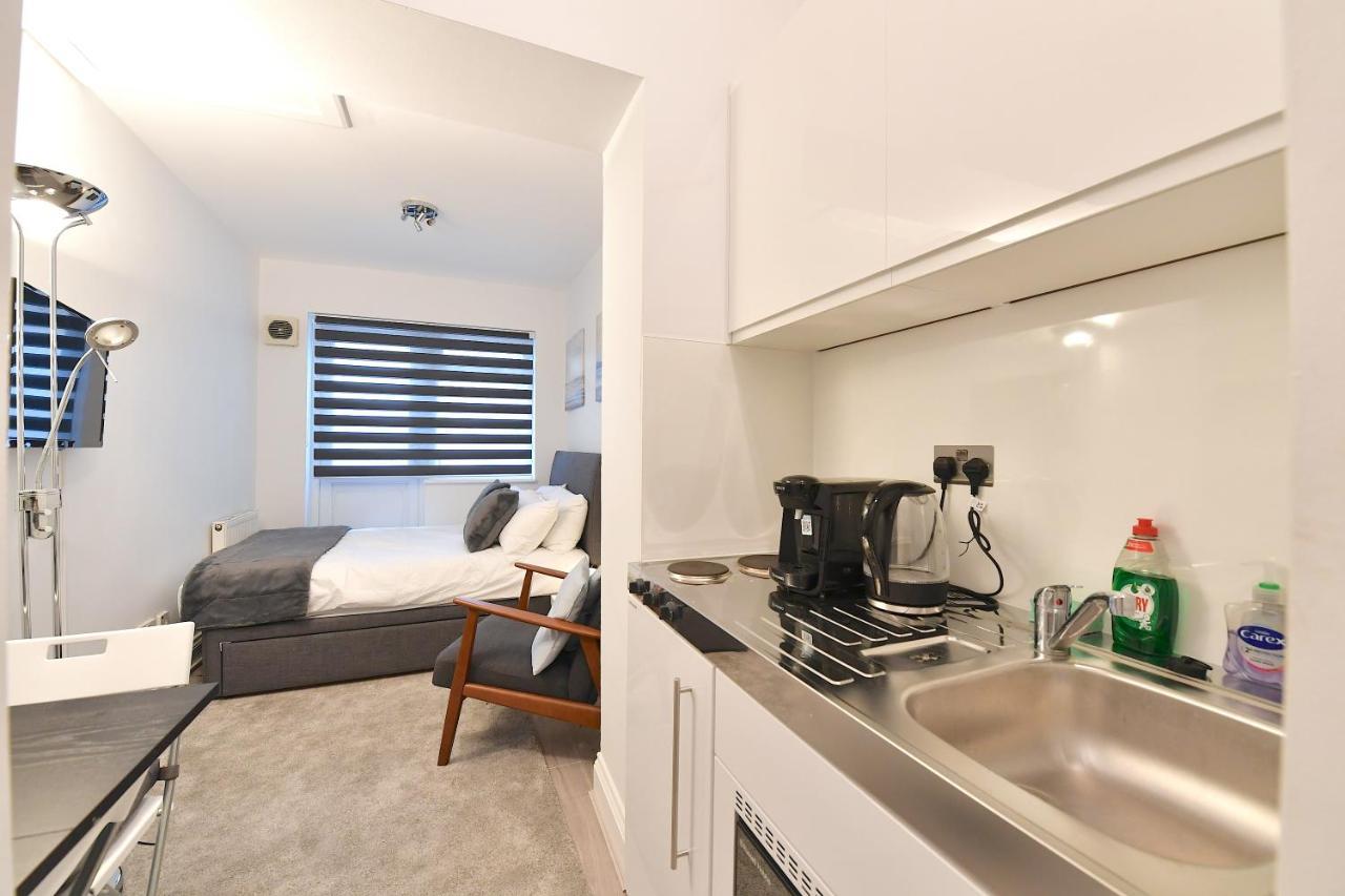 Studios: Line Convenience Near Westfield Apartment *
